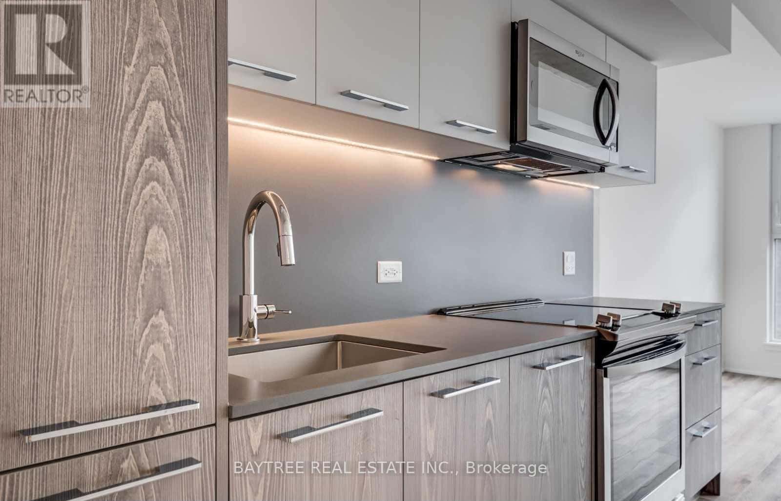 Toronto (South Riverdale) — Toronto (South Riverdale) - Photo 4 of 17