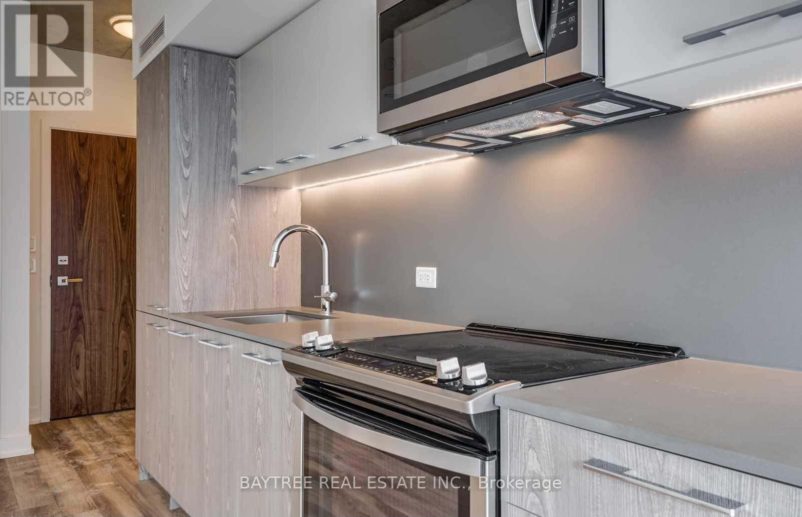 Toronto (South Riverdale) — Toronto (South Riverdale) - Photo 5 of 17