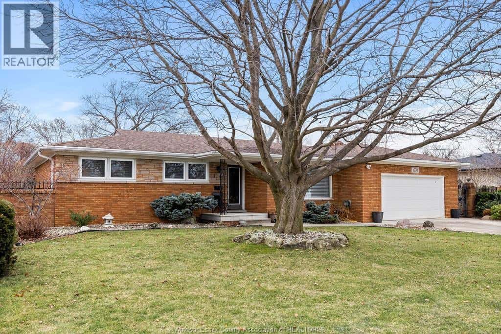 Windsor — Windsor - Photo 2 of 26