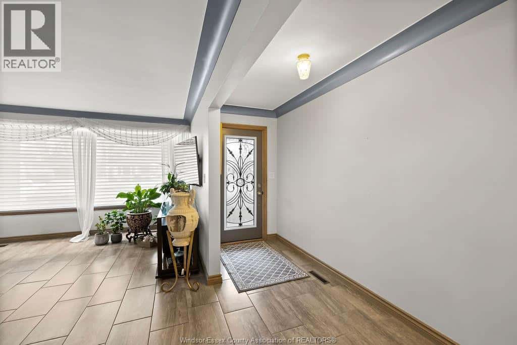 Windsor — Windsor - Photo 4 of 26