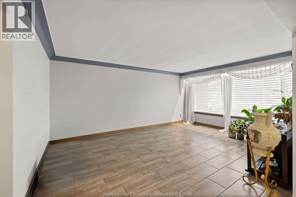 Windsor — Windsor - Photo 5 of 26