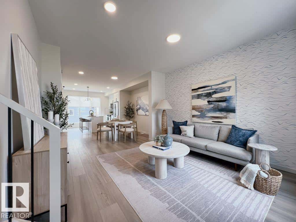 Edmonton — Edmonton - Photo 4 of 13