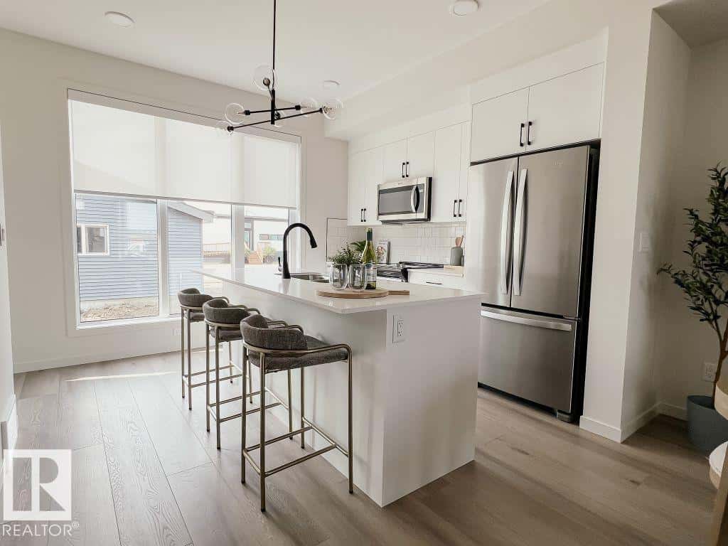 Edmonton — Edmonton - Photo 2 of 13