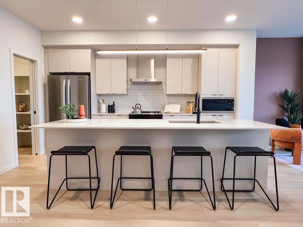 Edmonton — Edmonton - Photo 2 of 21