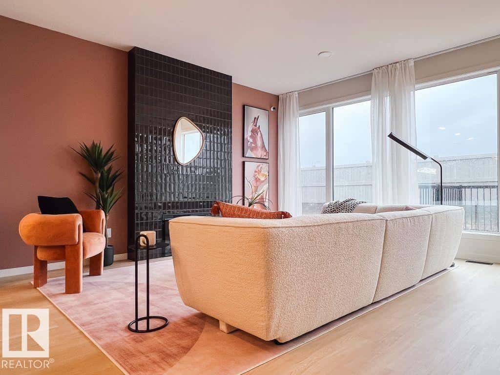 Edmonton — Edmonton - Photo 5 of 21