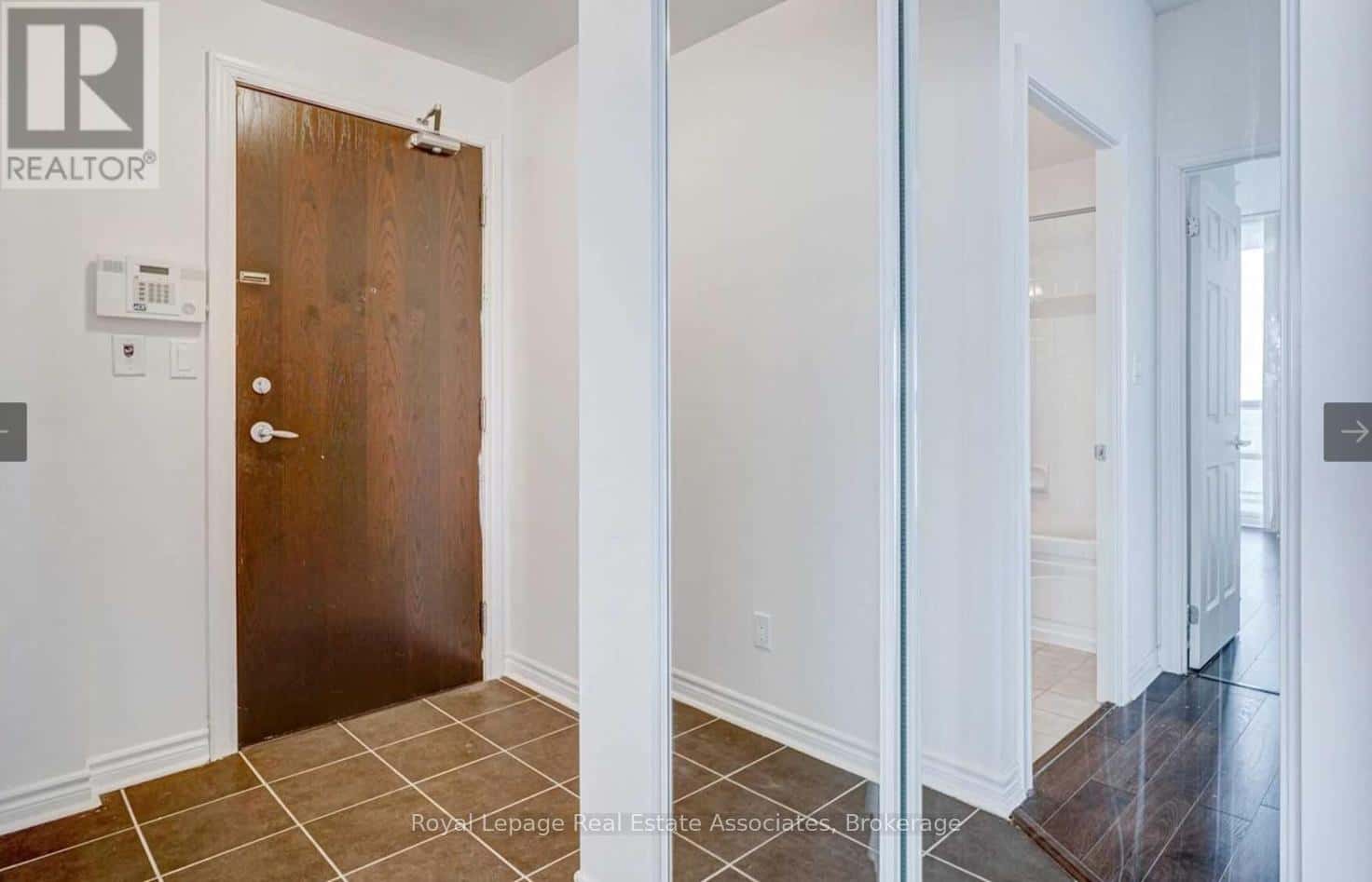 Mississauga (Fairview) — Mississauga (Fairview) - Photo 5 of 19