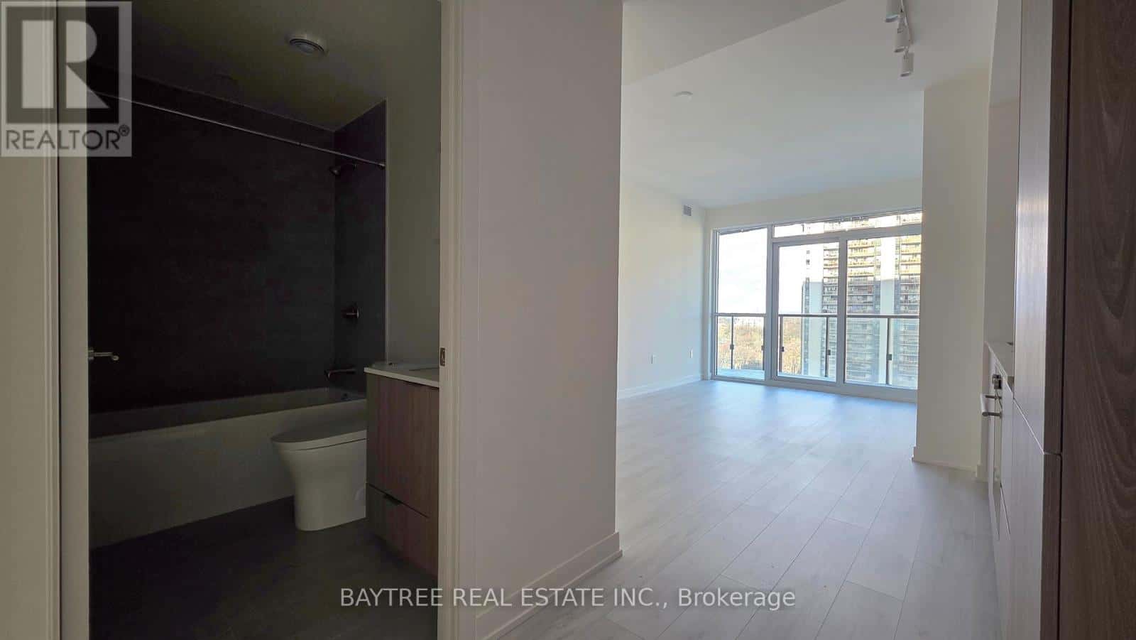 Toronto (Mount Pleasant West) — Toronto (Mount Pleasant West) - Photo 4 of 36