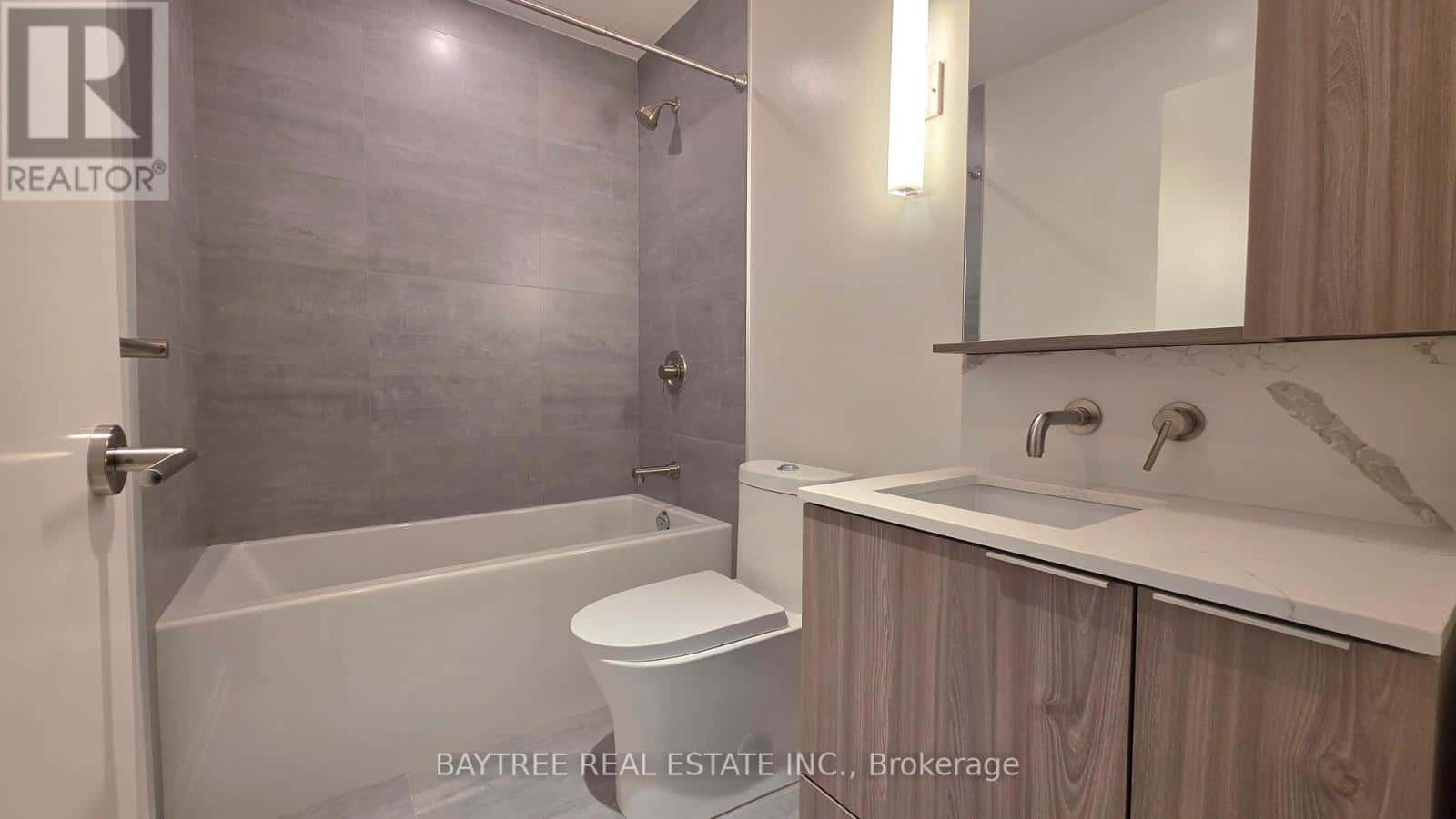 Toronto (Mount Pleasant West) — Toronto (Mount Pleasant West) - Photo 5 of 36