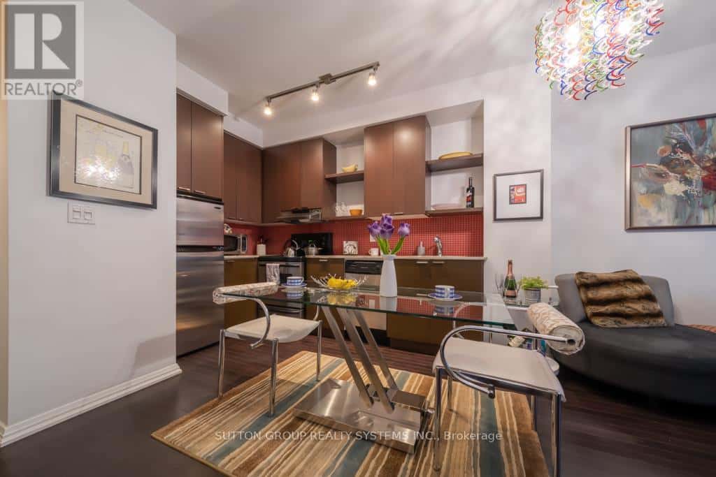 Toronto (Church-Yonge Corridor) — Toronto (Church-Yonge Corridor) - Photo 2 of 15