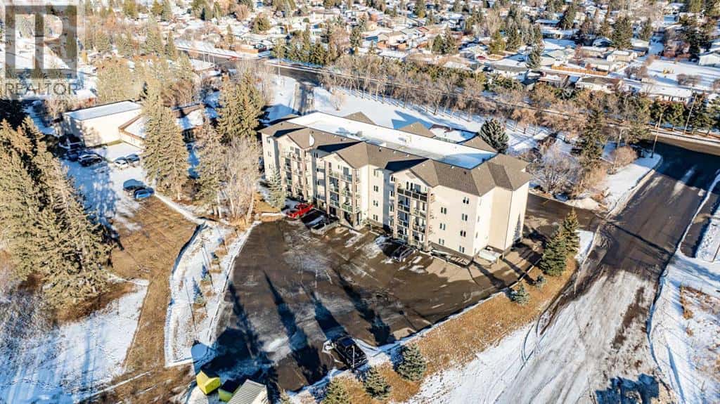 Innisfail — Innisfail - Photo 2 of 100