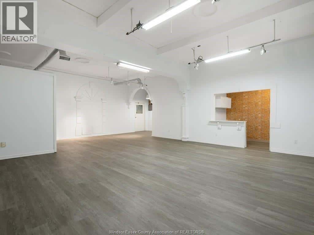 Windsor — Windsor - Photo 5 of 7