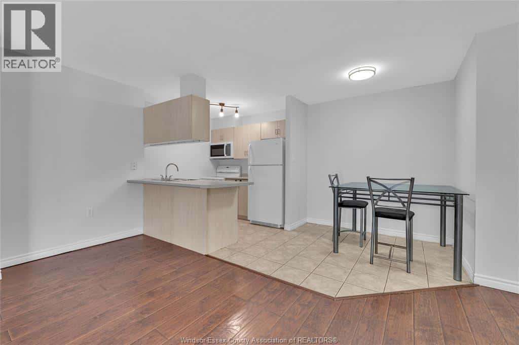 Windsor — Windsor - Photo 2 of 29