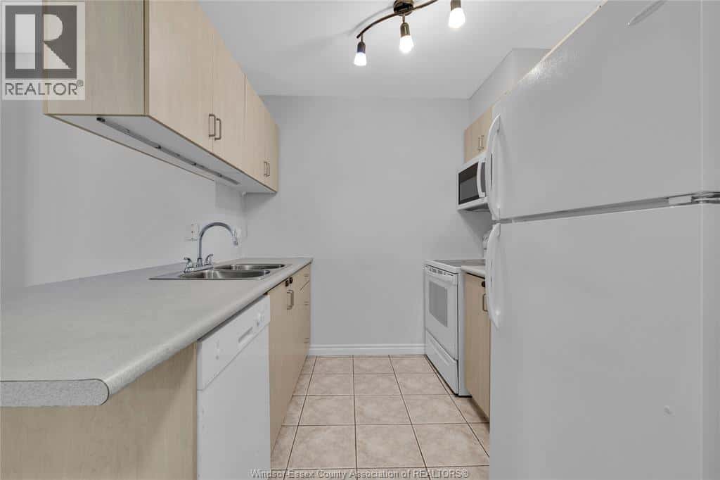 Windsor — Windsor - Photo 3 of 29