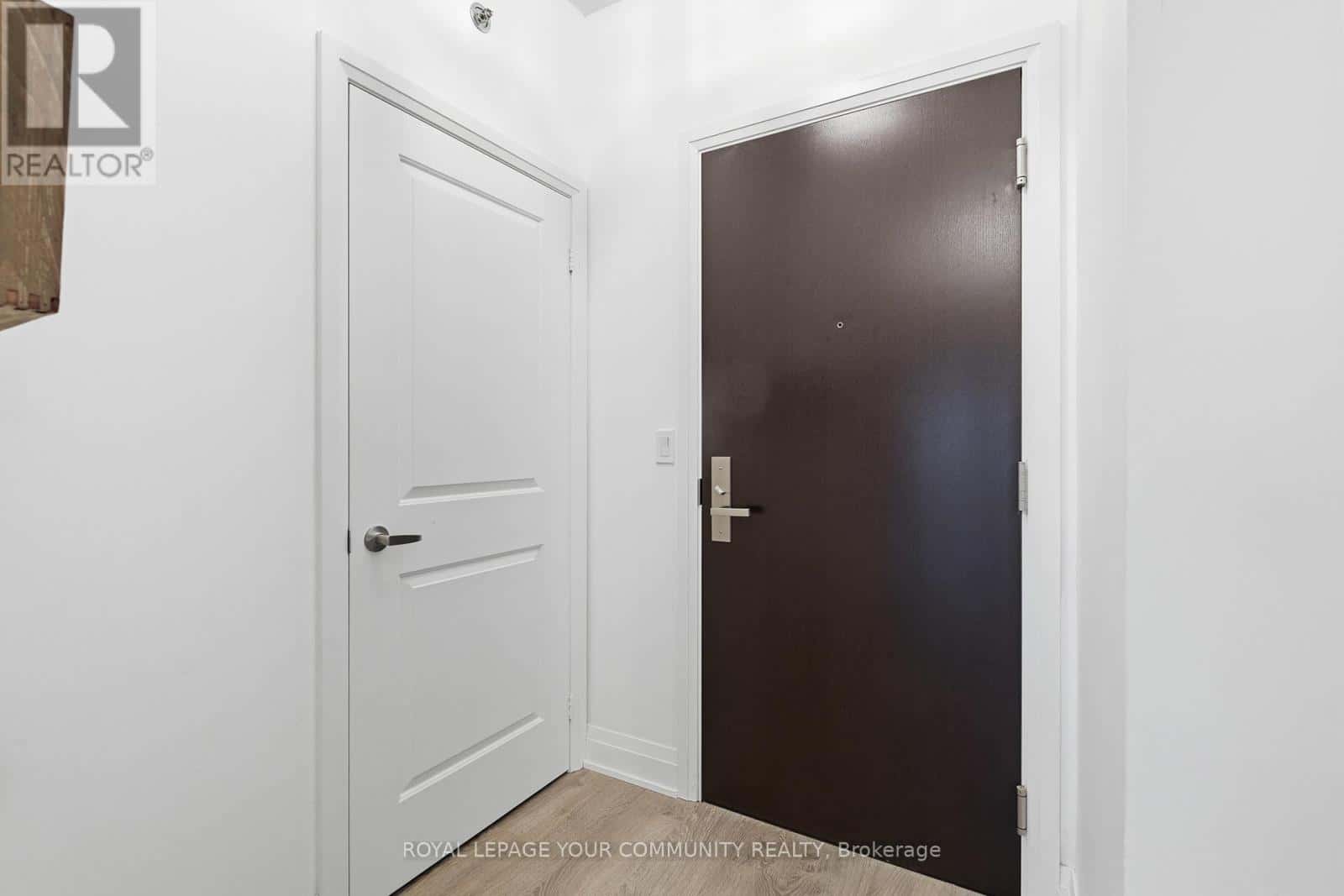 Oakville (CO Central) — Oakville (CO Central) - Photo 2 of 27