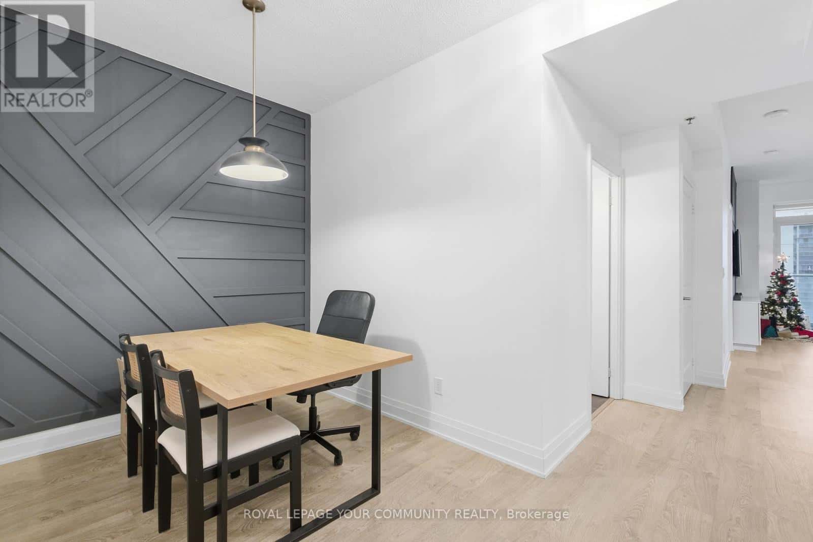 Oakville (CO Central) — Oakville (CO Central) - Photo 3 of 27