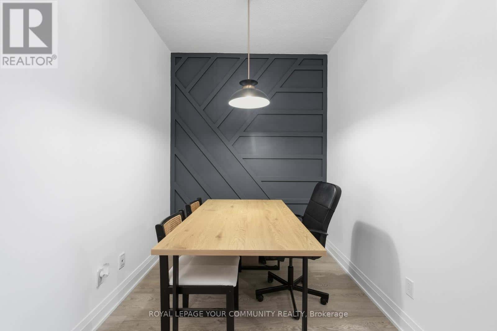 Oakville (CO Central) — Oakville (CO Central) - Photo 4 of 27