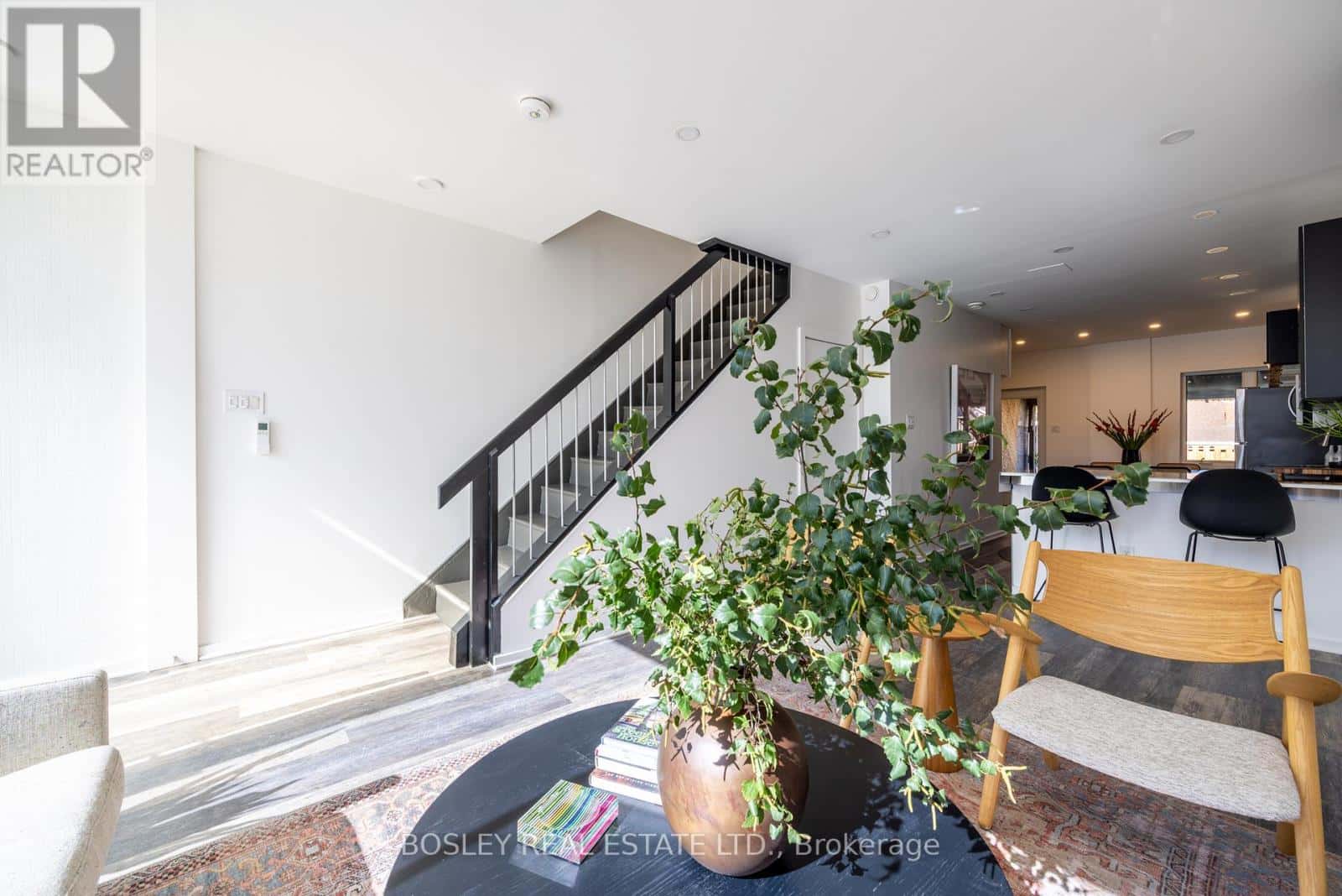 1007 WESTON ROAD — Toronto (Mount Dennis) - Photo 4 of 41