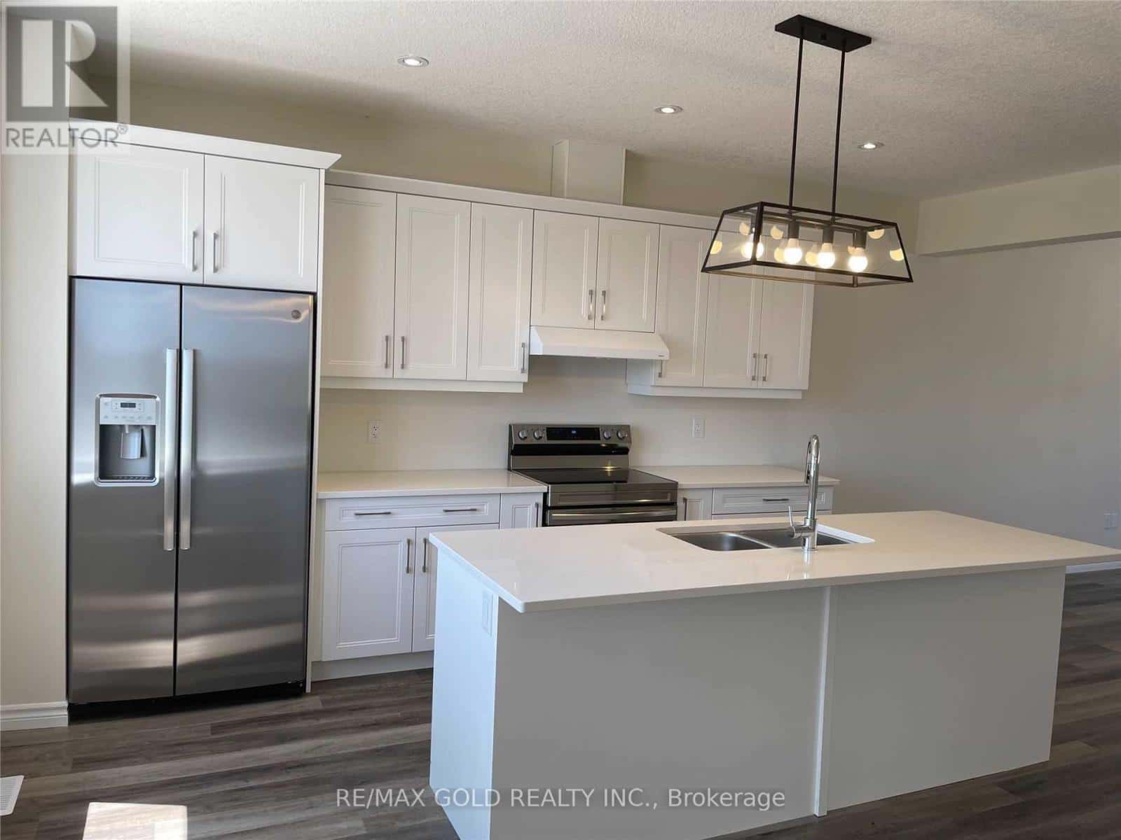 London North (North R) — London North (North R) - Photo 3 of 18