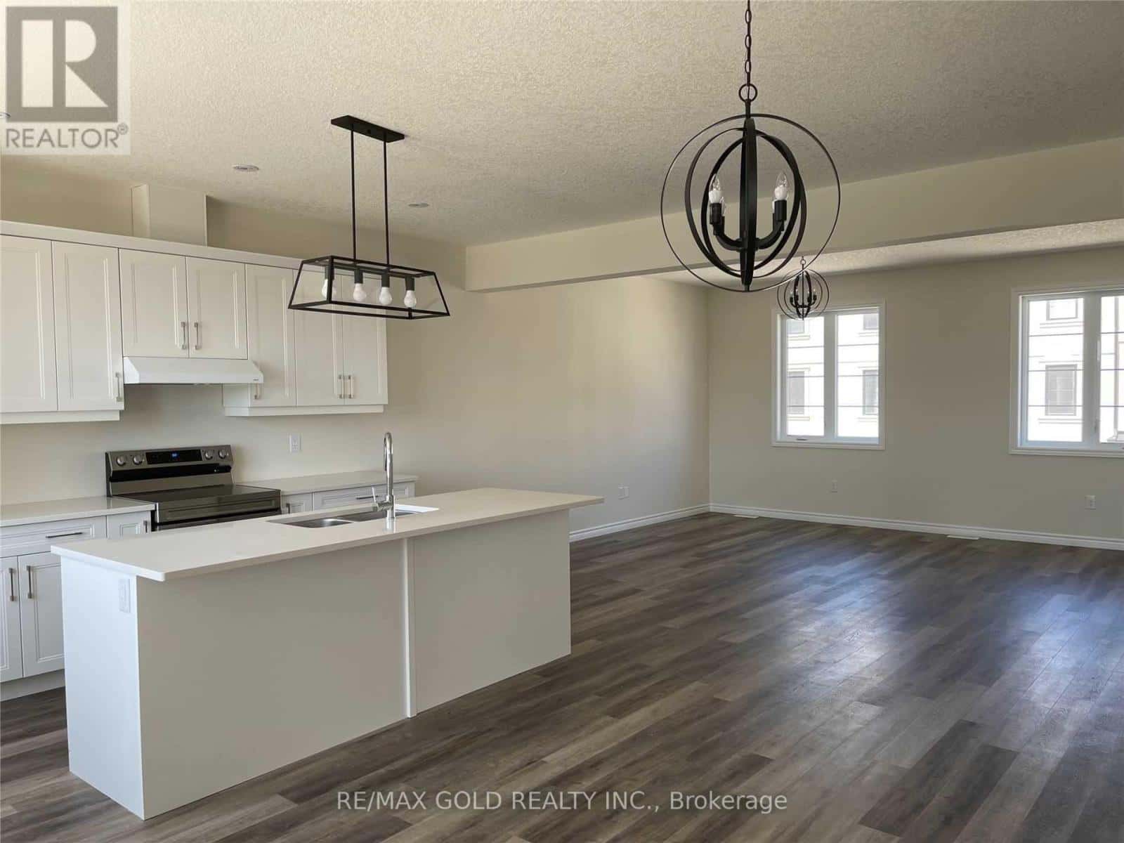 London North (North R) — London North (North R) - Photo 5 of 18