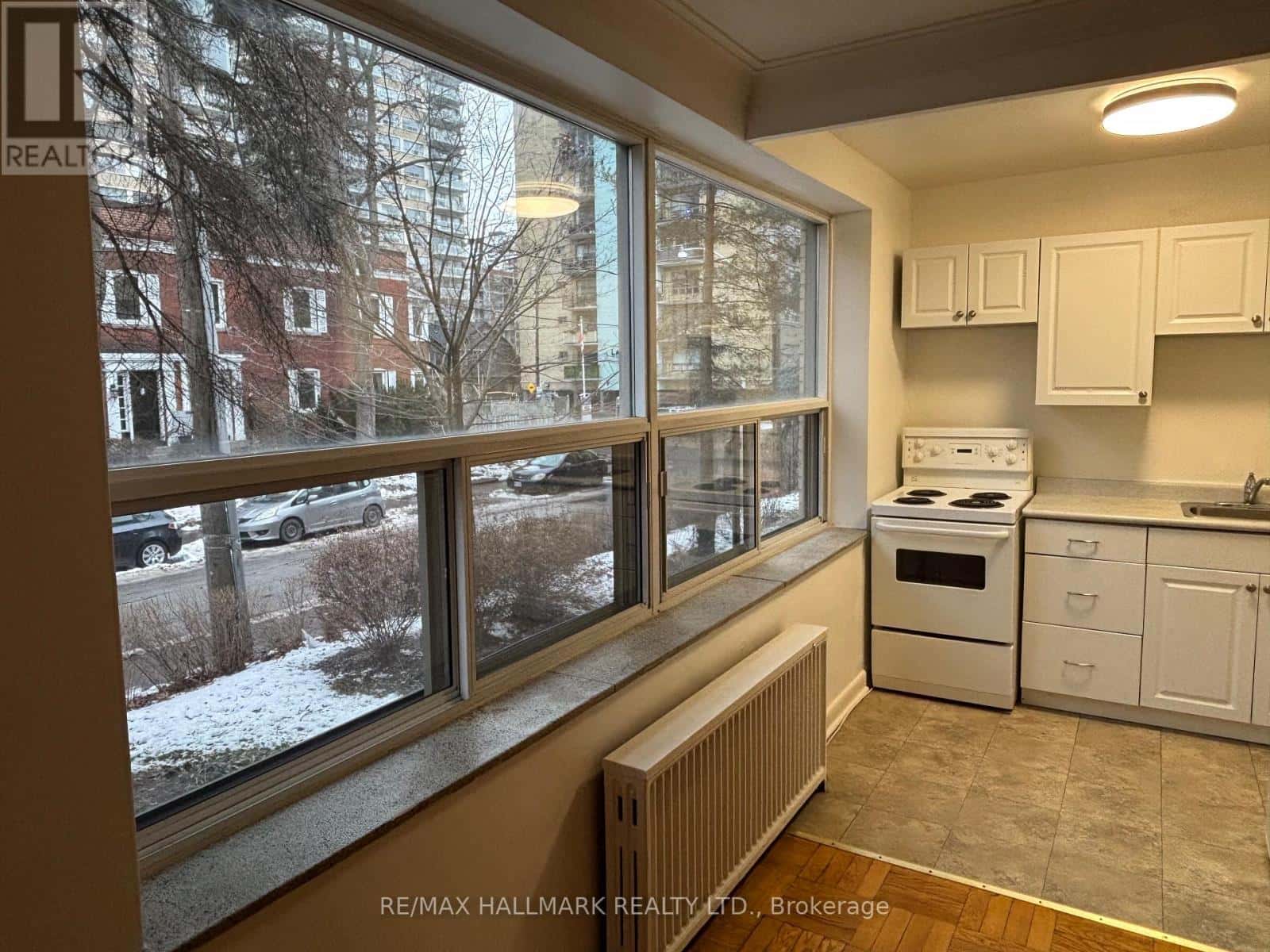 Toronto (Yonge-St. Clair) — Toronto (Yonge-St. Clair) - Photo 3 of 6