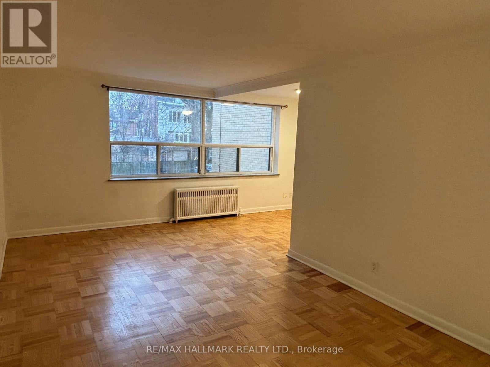 Toronto (Yonge-St. Clair) — Toronto (Yonge-St. Clair) - Photo 2 of 8