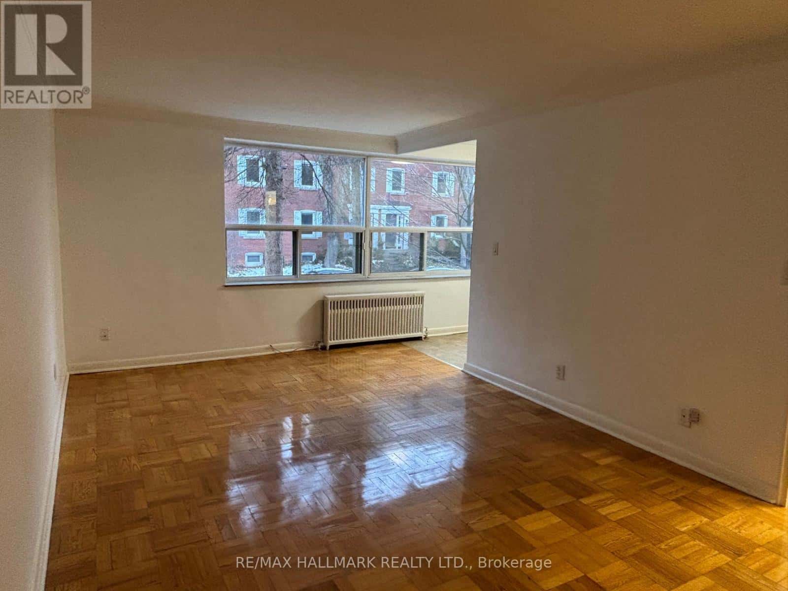 Toronto (Yonge-St. Clair) — Toronto (Yonge-St. Clair) - Photo 2 of 6