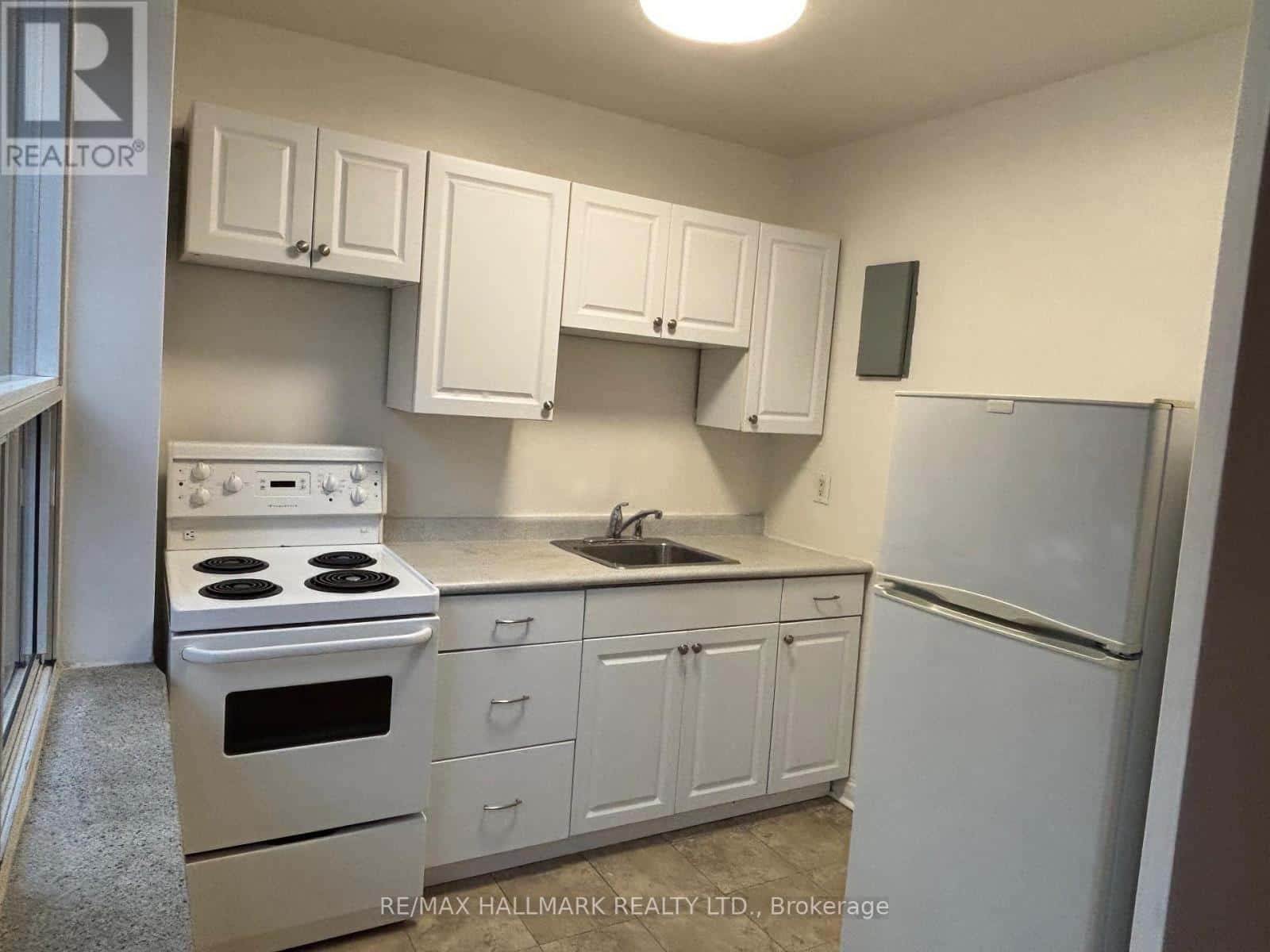 Toronto (Yonge-St. Clair) — Toronto (Yonge-St. Clair) - Photo 4 of 6