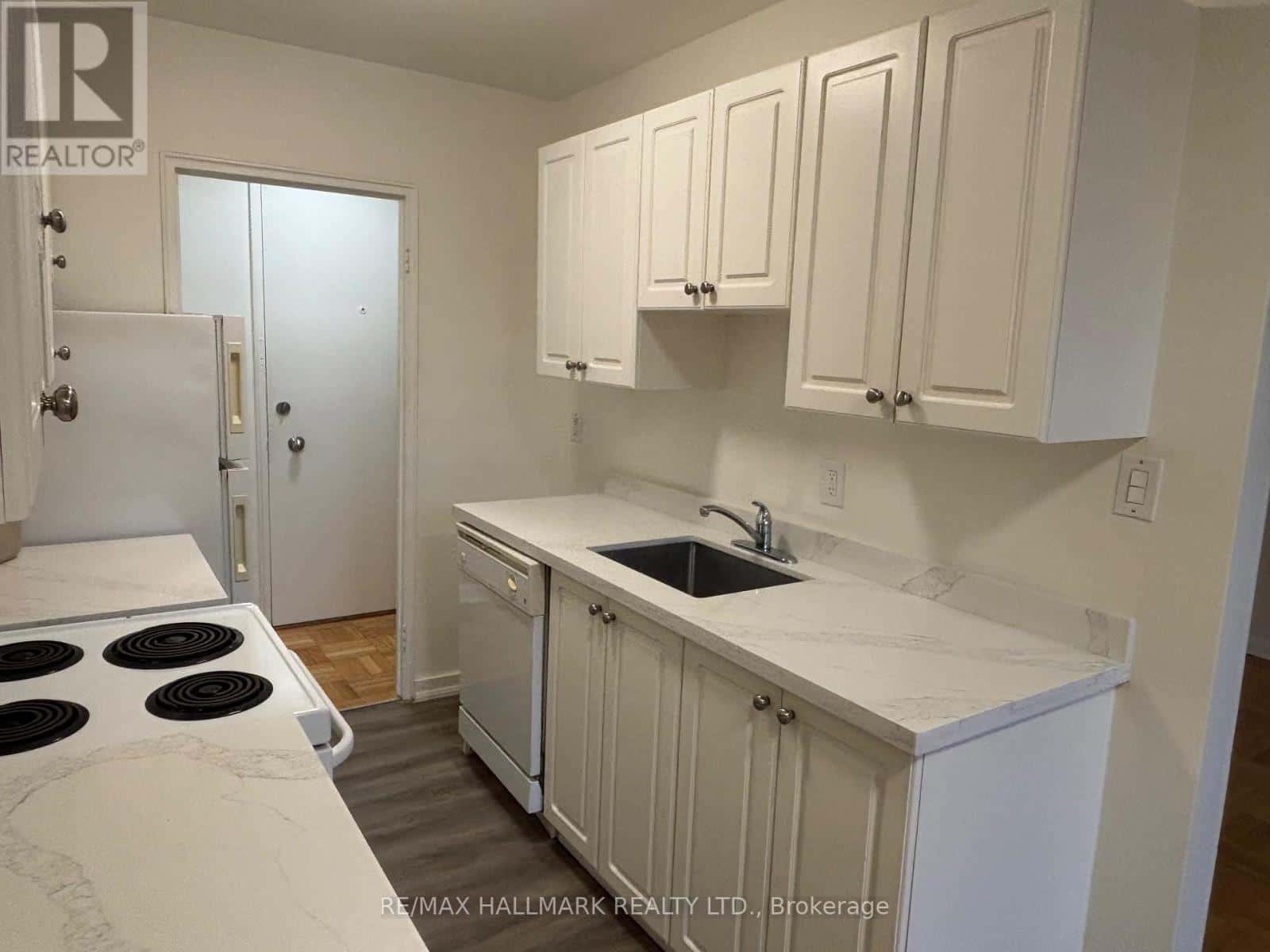 Toronto (Yonge-St. Clair) — Toronto (Yonge-St. Clair) - Photo 5 of 8