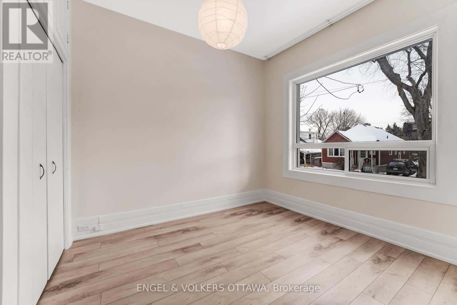 2 - 170 IVY CRESCENT — Ottawa - Photo 4 of 20