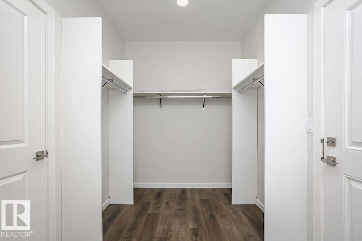 Edmonton — Edmonton - Photo 5 of 10