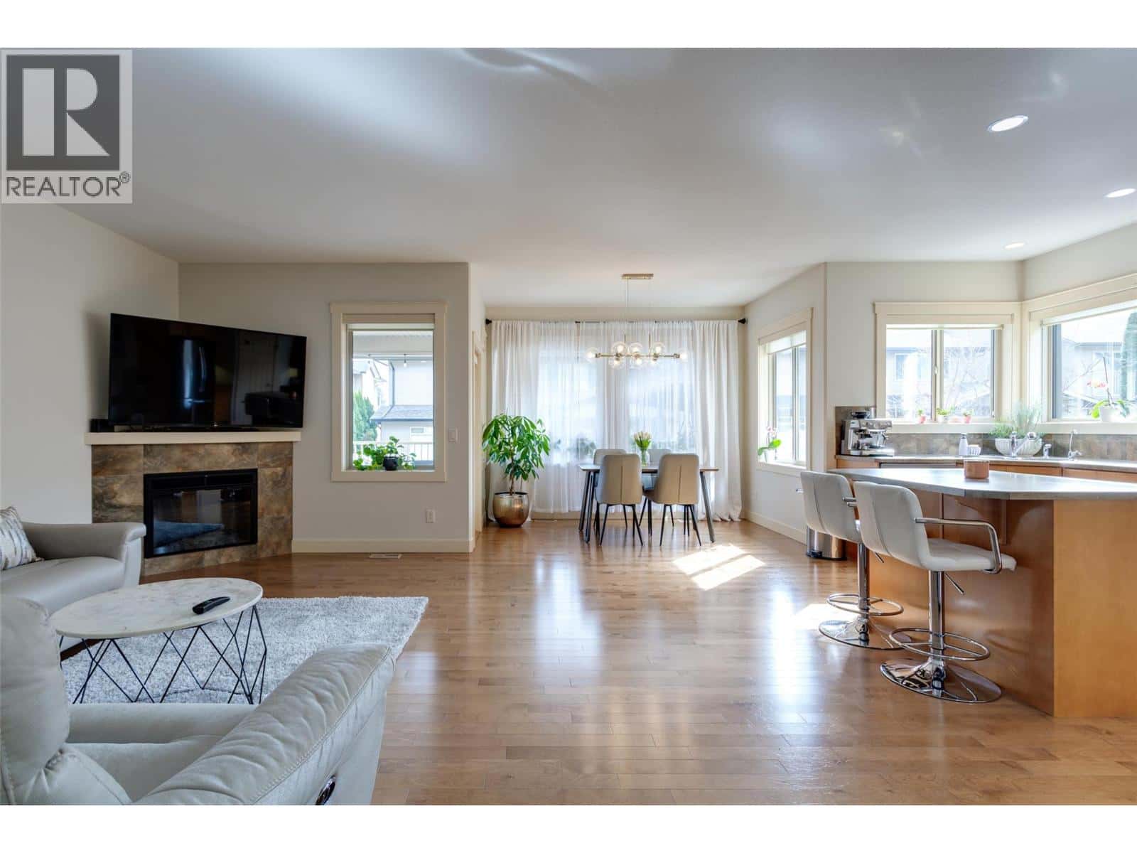 2841 Bentley Road — West Kelowna, British Columbia - Photo 2 of 24