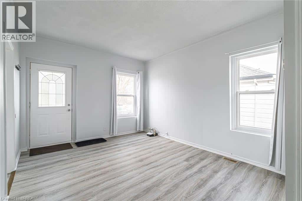 Brantford — Brantford - Photo 5 of 26