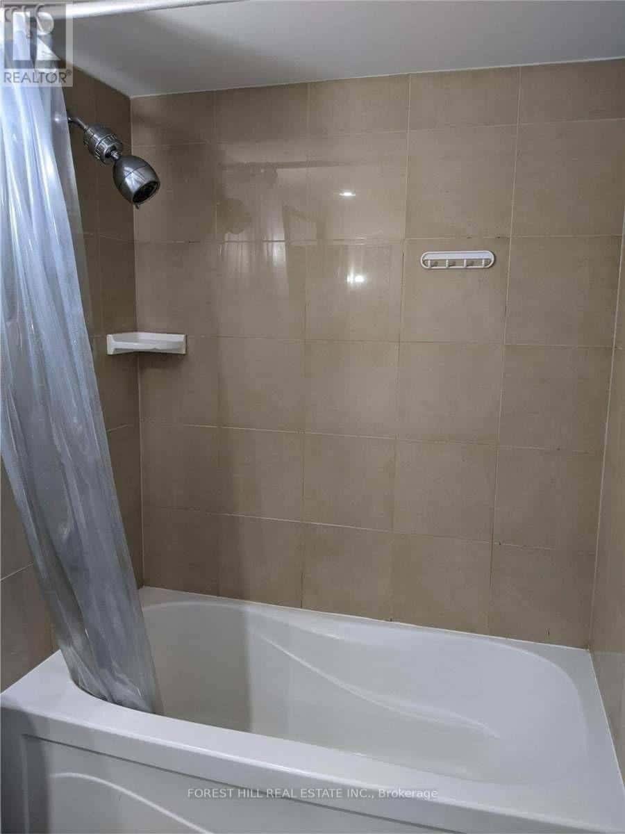 Toronto (Willowdale East) — Toronto (Willowdale East) - Photo 3 of 8