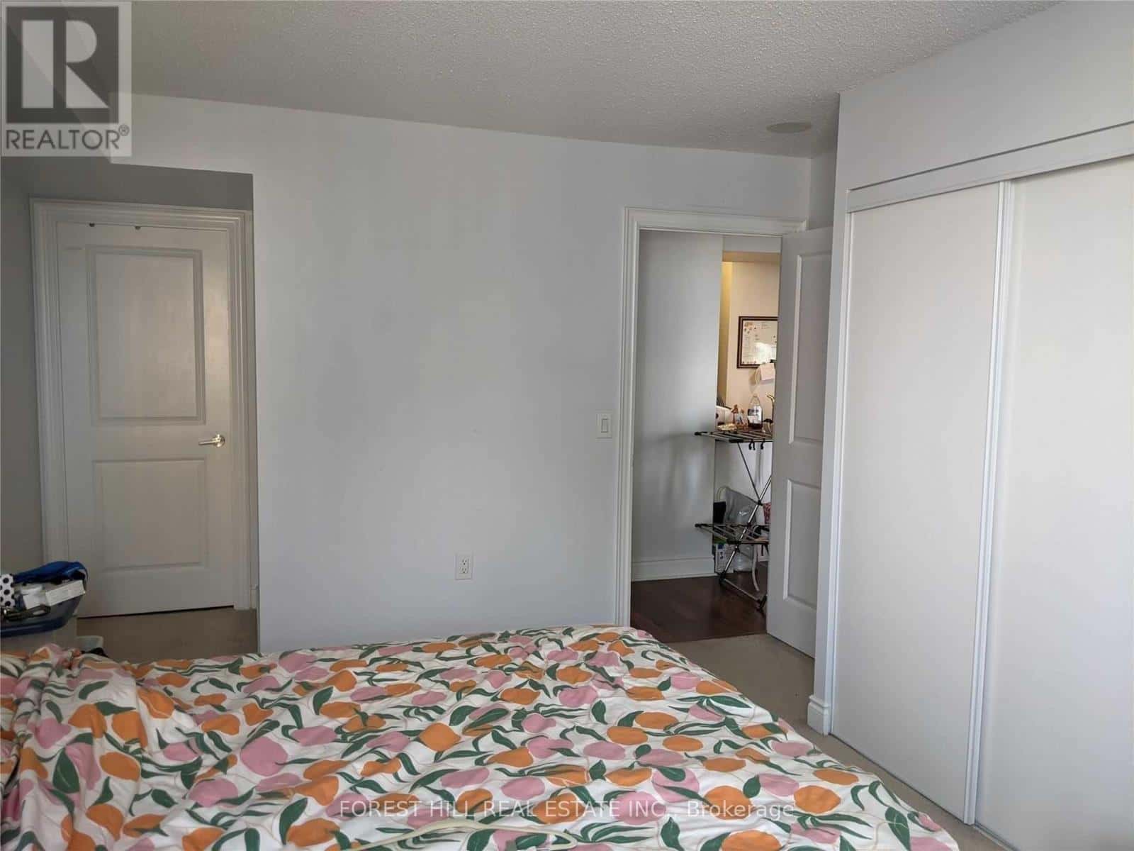 Toronto (Willowdale East) — Toronto (Willowdale East) - Photo 5 of 8