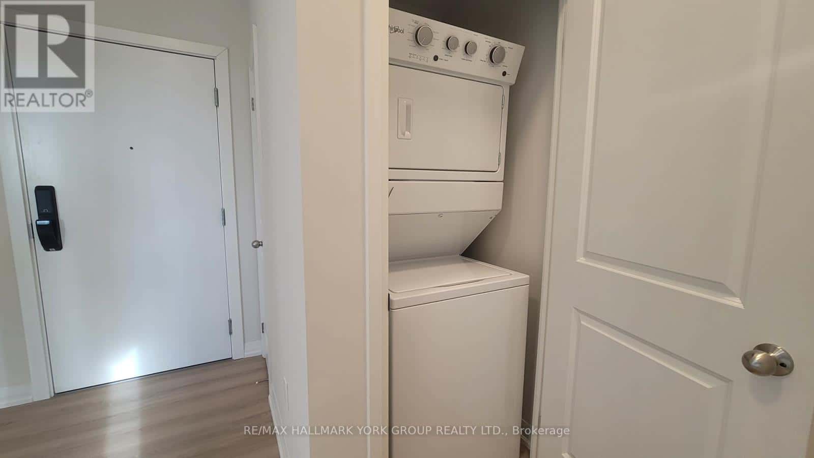 Richmond Hill (Oak Ridges) — Richmond Hill (Oak Ridges) - Photo 3 of 10