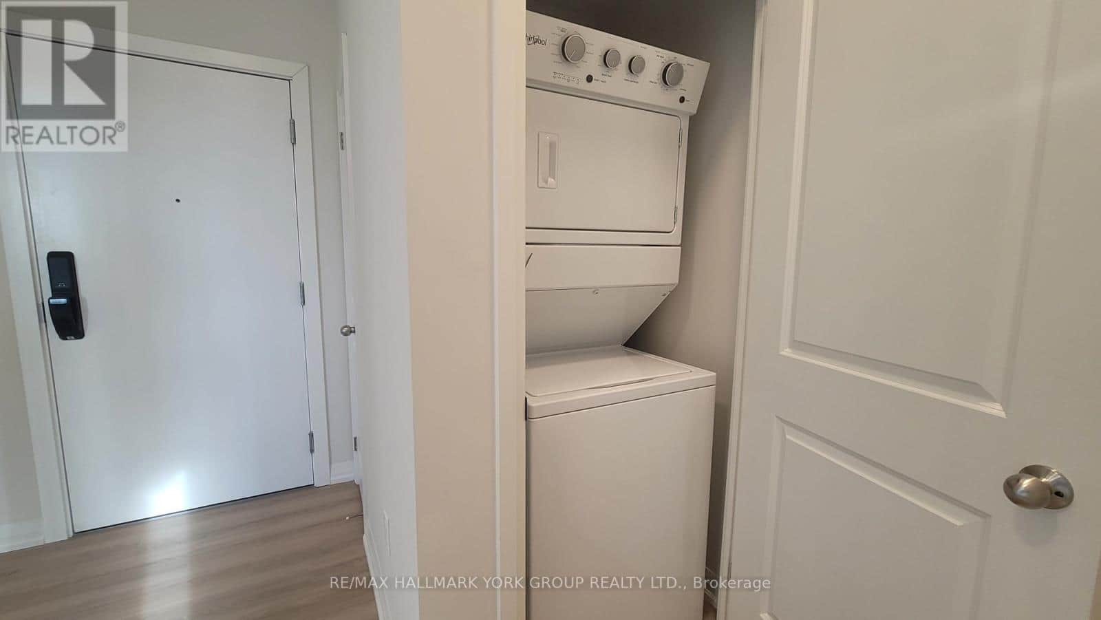 PH04 (#604) - 13042 YONGE STREET - Photo 3 of 10, Richmond Hill (Oak Ridges), Ontario