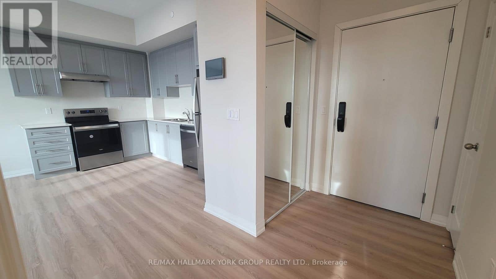 PH04 (#604) - 13042 YONGE STREET - Photo 5 of 10, Richmond Hill (Oak Ridges), Ontario