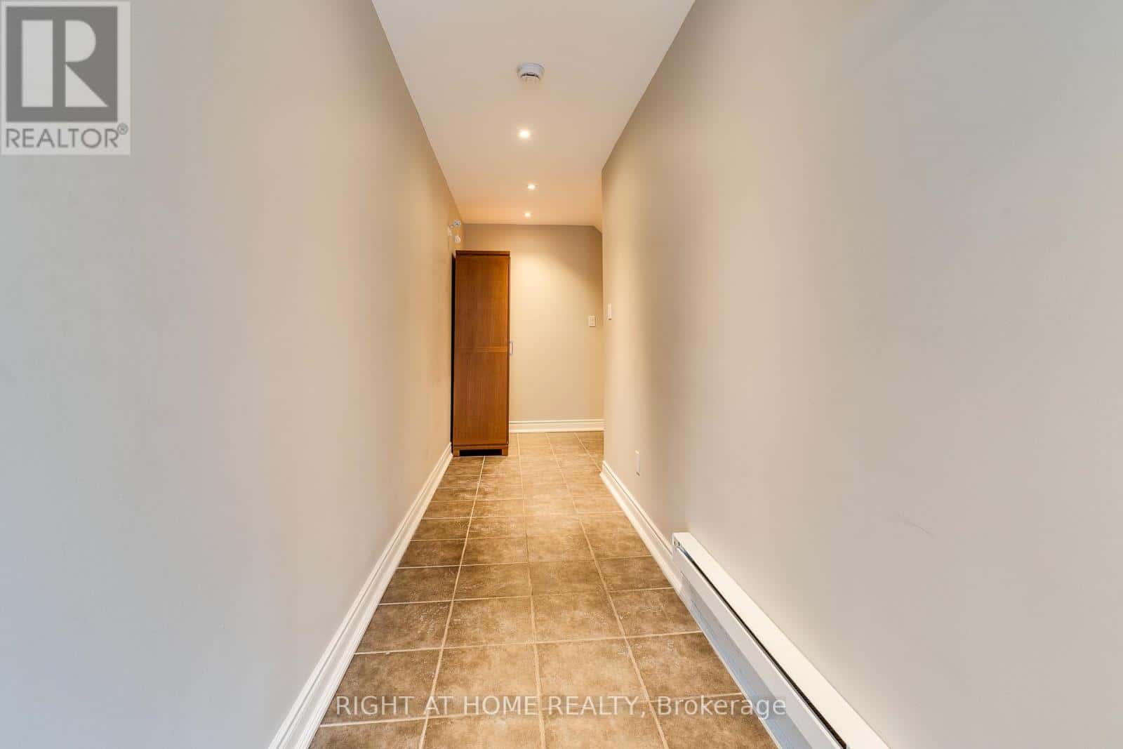 6 - 99 BRANT STREET — Oakville (CO Central) - Photo 4 of 33