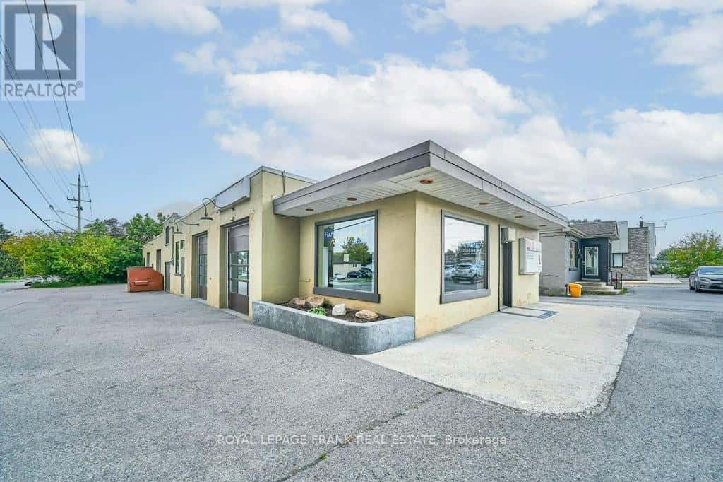 Home in Whitby (Downtown Whitby)