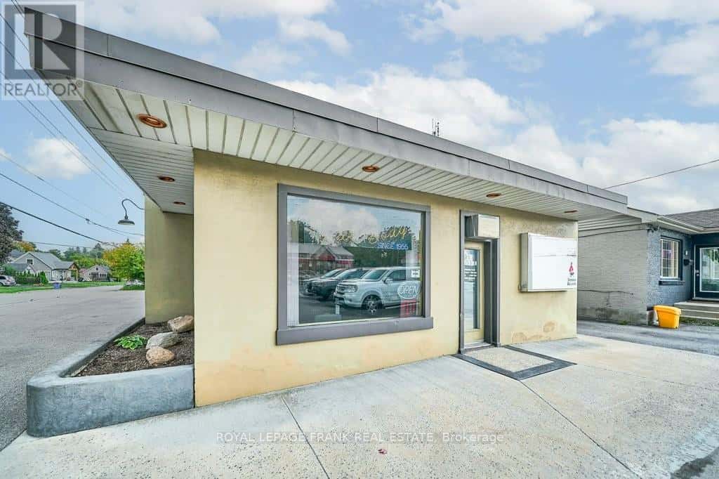 Whitby (Downtown Whitby), Ontario — Whitby (Downtown Whitby), Ontario - Photo 2 of 22