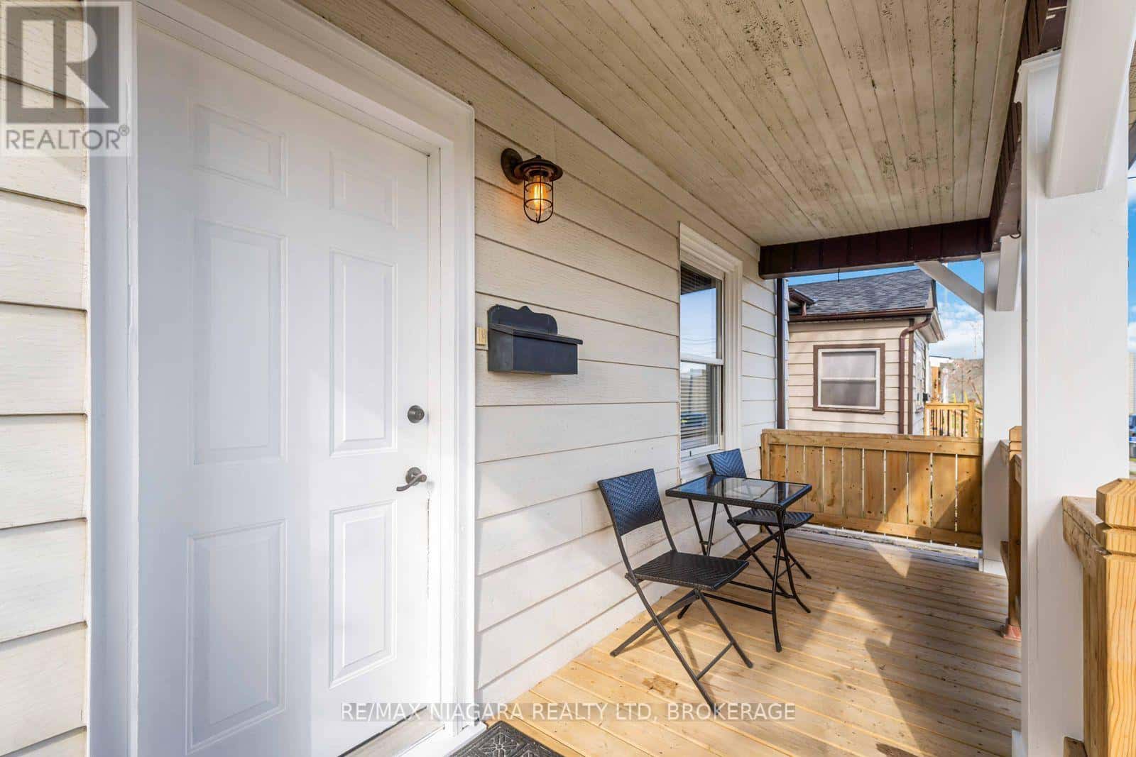 St. Catharines (E. Chester) — St. Catharines (E. Chester) - Photo 3 of 28