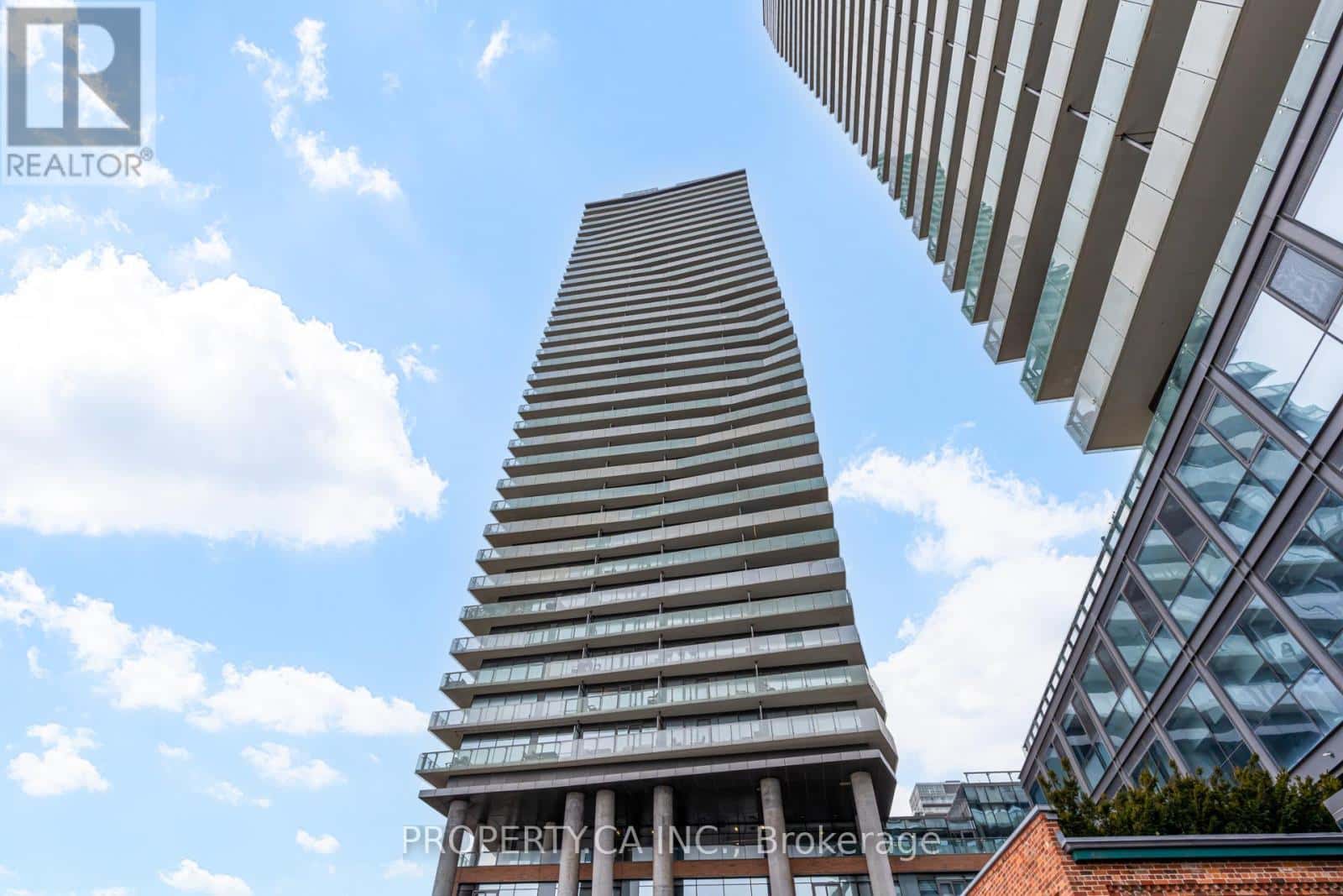 Toronto (Waterfront Communities) — Toronto (Waterfront Communities) - Photo 2 of 48