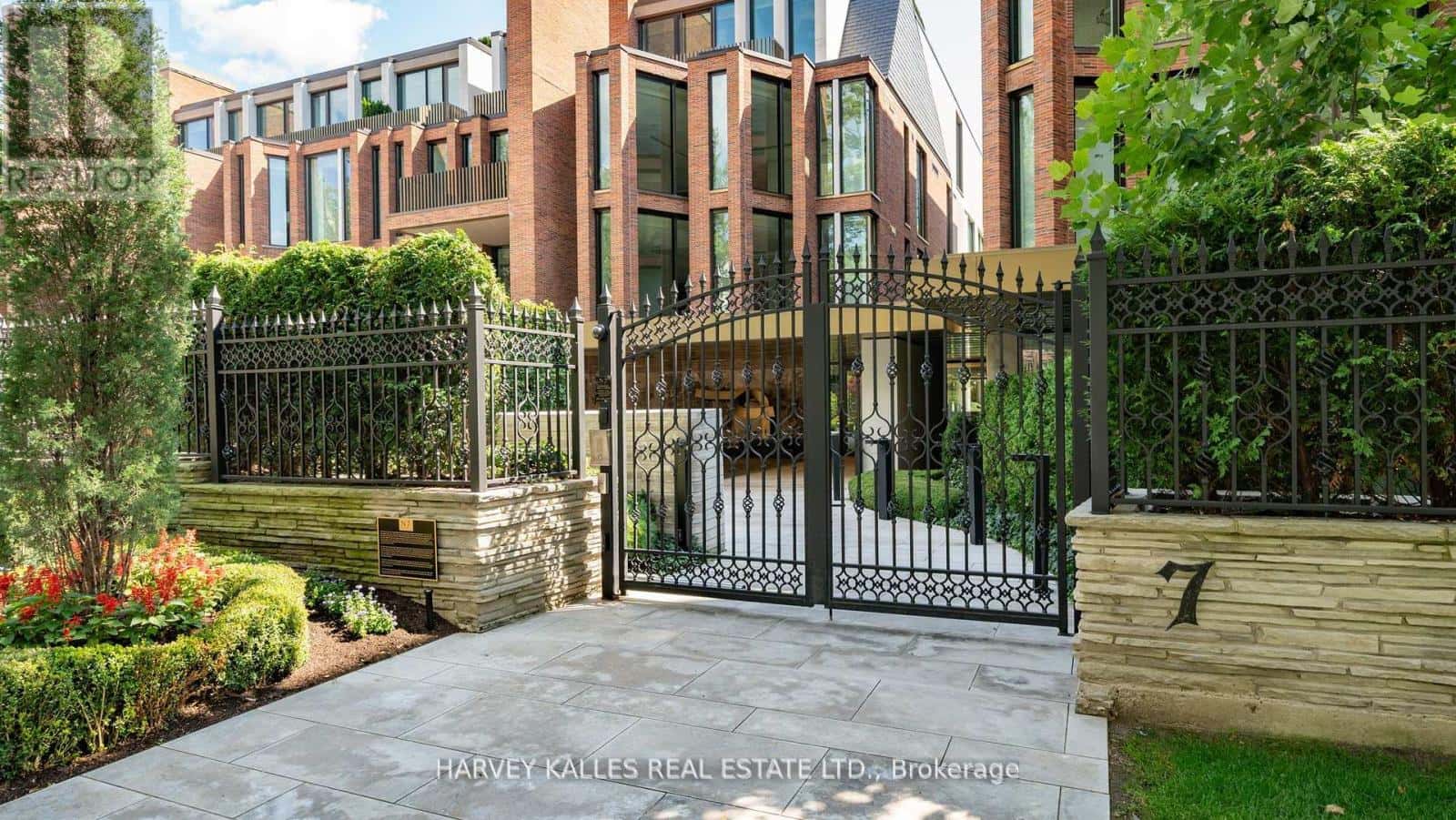 Toronto (Rosedale-Moore Park) — Toronto (Rosedale-Moore Park) - Photo 2 of 44