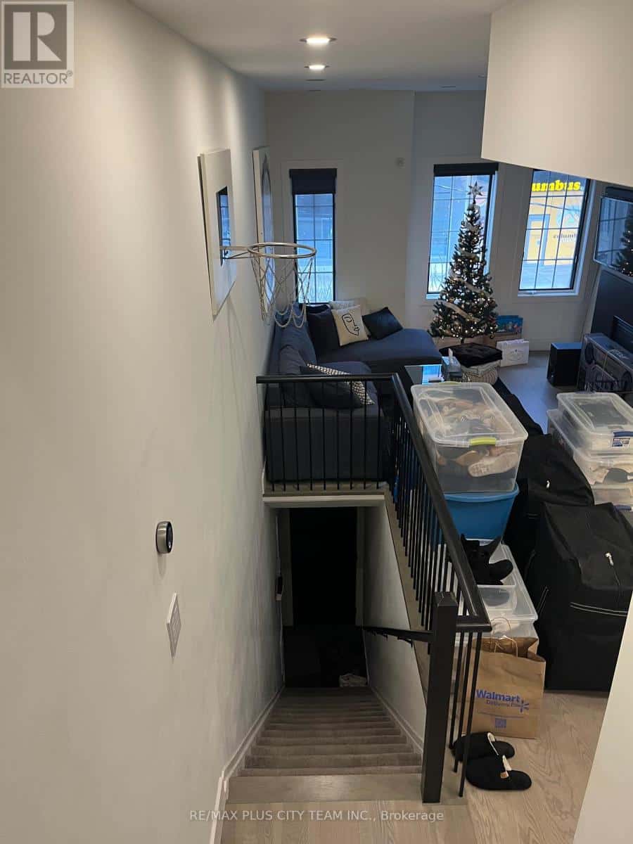 Toronto (Waterfront Communities) — Toronto (Waterfront Communities) - Photo 4 of 14