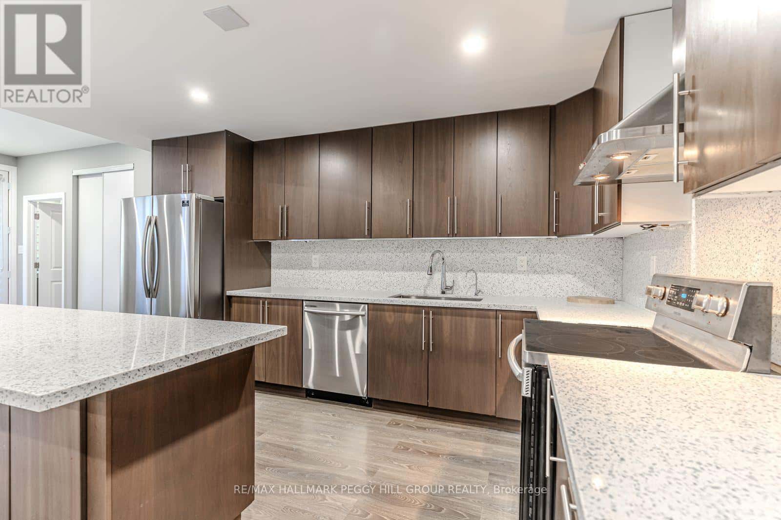 Bradford West Gwillimbury (Bradford) — Bradford West Gwillimbury (Bradford) - Photo 5 of 35