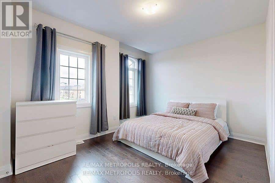 Vaughan (Vellore Village) — Vaughan (Vellore Village) - Photo 2 of 6