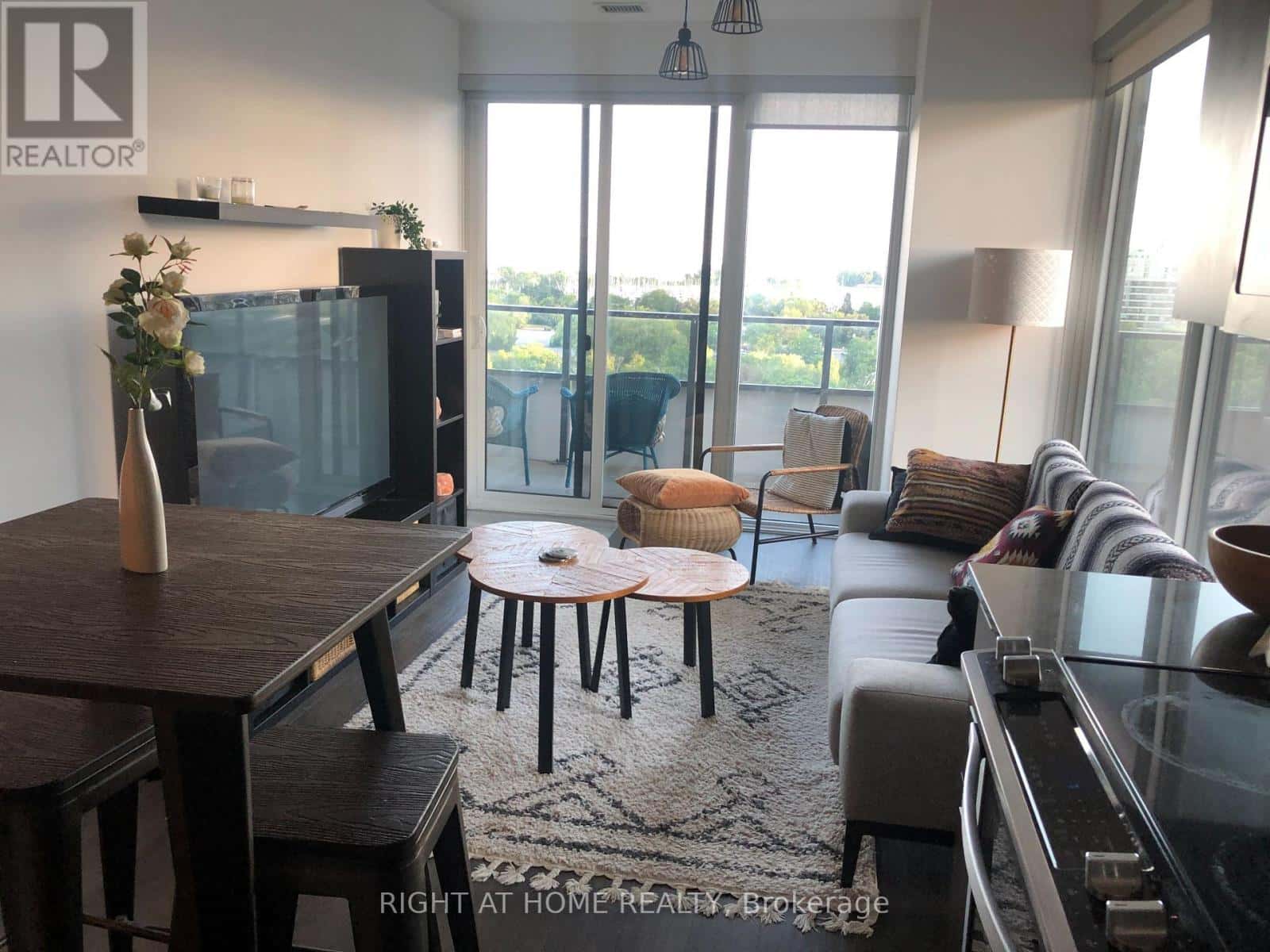 Toronto (Mimico) — Toronto (Mimico) - Photo 4 of 19