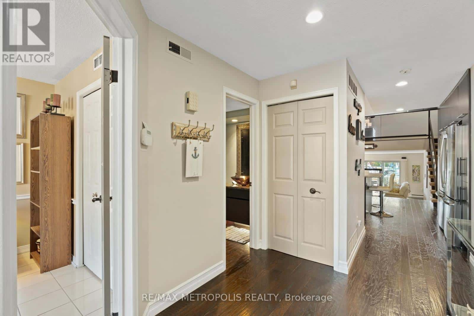 Point Edward — Point Edward - Photo 5 of 40