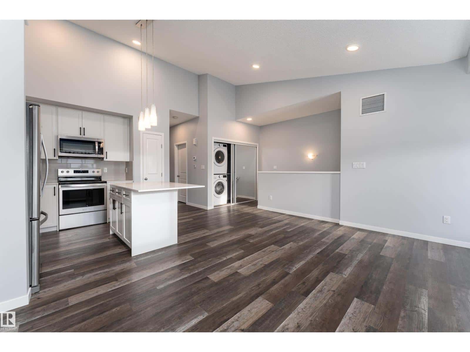 #56 3305 Orchards LI SW SW — Edmonton, Alberta - Photo 3 of 38