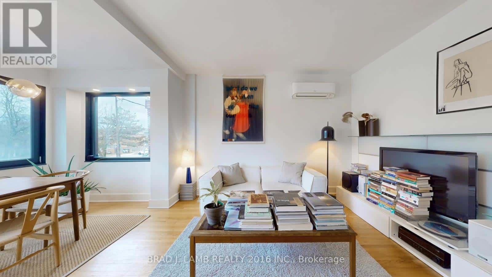 Toronto (Wychwood) — Toronto (Wychwood) - Photo 3 of 26